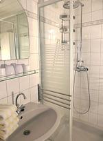 Badezimmer in der Ferienwohnung Fiiwfut in Süddorf auf Amrum - Ferienwohnung *Fiiwfut* - Top-Hundeurlaub