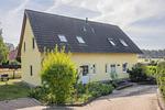 Fassade / Eingang - Ferienhaus See Idyll 2 mit Kamin, Terrasse und 2 Bädern - Top-Hundeurlaub