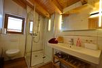 Badezimmer OG - Waldhirsch - Feriendorf Via Claudia Haus 90 - Top-Hundeurlaub