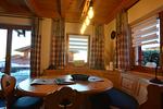 Essbereich - Waldhirsch - Feriendorf Via Claudia Haus 90 - Top-Hundeurlaub
