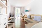 Vom Wohnzimmer aus haben Sie direkten Zugang zur eigenen Terrasse. - Ferienwohnung Clematis - Top-Hundeurlaub