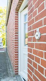 Hier befindet sich der Eingang zur Wohnung Clematis. - Ferienwohnung Clematis - Top-Hundeurlaub