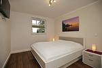 1. Schlafzimmer mit Doppelbett - Reethaus 18a - Top-Hundeurlaub