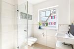 1. Badezimmer mit Dusche und WC - Reethaus 18a - Top-Hundeurlaub