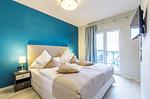 Ferienwohnung Strandgeflüster Ostseebad Wustrow ZweiWasser Alte Seefahrtschule Schlafzimmer mit Balkonzugang - Strandgeflüster - Top-Hundeurlaub
