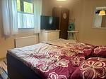 Schlafzimmer mit Doppelbett im Ferienhaus Hus Rusken - Hus Rusken - Top-Hundeurlaub