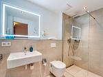 Badezimmer - Ferienwohnung Graureiher 18 im Wreecher Idyll Rügen - Top-Hundeurlaub