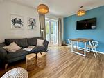 Genießen Sie entspannte Stunden in diesem stilvollen Wohnzimmer. - Salt & Sand Wohnung Sea - Top-Hundeurlaub