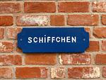 Entdecken Sie unser charmantes Schild 'Schiffchen' für ein maritimes Flair. - Haus Schiffchen - Top-Hundeurlaub