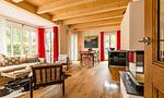 Gemütliches Wohnzimmer mit Holzdecke und Zugang zur Terrasse - Hyggelig Hus - Top-Hundeurlaub