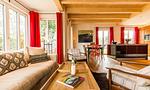 Heller Wohnbereich mit Sofas und Essplatz - Hyggelig Hus - Top-Hundeurlaub