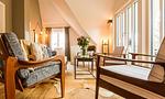 Heller Wohnbereich mit bequemen Sesseln - Hyggelig Hus - Top-Hundeurlaub