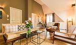 Heller Wohnbereich mit Sofa und Sessel - Hyggelig Hus - Top-Hundeurlaub
