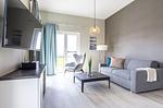 Ferienwohnung Vitus Bering Suite Ostseebad Wustrow ZweiWasser Alte Seefahrtschule Wohnzimmer - Vitus Bering Suite - Top-Hundeurlaub