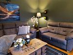 Wohnzimmer mit Sofa im Ferienhaus Hus Fee – gemütliches Schwedenhaus nahe dem See - Hus Fee - Top-Hundeurlaub