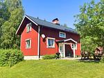 Außenansicht des Hus Fee mit Terrasse und Garten - Hus Fee - Top-Hundeurlaub