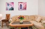 Wohnzimmer mit Ecksofa - Haus Karzenburg Fewo 1 - Top-Hundeurlaub