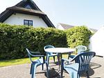 Gartenmöbel auf der Terrasse - Wohnung Strandkrabbe 02 - Top-Hundeurlaub