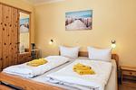1. Schlafzimmer - Wohnung Strandkrabbe 02 - Top-Hundeurlaub
