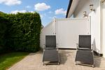 Sonnenliegen auf der Terrasse - Wohnung Strandkrabbe 02 - Top-Hundeurlaub