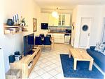 Wohnzimmer mit Essbereich und Küche - Ferienwohnung 02 - Top-Hundeurlaub