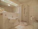 Bad mit Dusche und Badewanne - Wohnung 15 - Top-Hundeurlaub
