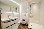 Badezimmer: Dusche, WC - FeWo Auszeit in PRORA - 9.42 - Top-Hundeurlaub