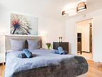 Schlafzimmer 1: 1 Doppelbett (180x200), Flach-TV, Insektenschutzgitter - FeWo Strandlust in PRORA - 7.11 - Top-Hundeurlaub