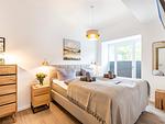 Schlafzimmer 2: Doppelbett (160x200), TV, Kleideschrank - FeWo TREIBsand in PRORA - 2.03 - Top-Hundeurlaub