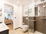 Badezimmer 2: Regendusche, WC, Haartrockner - FeWo TREIBsand in PRORA - 2.03 - Top-Hundeurlaub