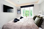 Schlafzimmer 1: Doppelbett (180x200), TV, Kleideschrank - FeWo Unik in PRORA - 8.22 - Top-Hundeurlaub