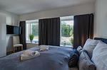 Schlafzimmer 2: Doppelbett (180x200), TV - FeWo Ahoi in PRORA - 5.06 - Top-Hundeurlaub