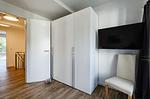 Schlafzimmer 2: Doppelbett (180x200), TV - FeWo Ahoi in PRORA - 5.06 - Top-Hundeurlaub