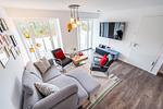 Wohn/Essbereich: Sofa, Flachbildfernseher, Zugang zum Balkon - FeWo Grumsin in PRORA - 4.21 - Top-Hundeurlaub