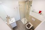 Badezimmer 2: Regendusche, WC, - FeWo Grumsin in PRORA - 4.21 - Top-Hundeurlaub