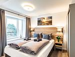 Schlafzimmer 1: Doppelbett (160x200), TV - FeWo Meerzeit in PRORA - 2.42 - Top-Hundeurlaub
