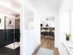 Badezimmer 1: Regendusche, WC, Haartrockner - FeWo Oase in PRORA - 2.25 - Top-Hundeurlaub