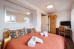 Schlafzimmer 2: Doppelbett (180x200), TV - FeWo Strandidyll in PRORA - 9.31 - Top-Hundeurlaub