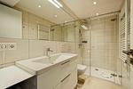 Badezimmer 1: Dusche (Rainshower), Haartrockner, WC - FeWo Strandidyll in PRORA - 9.31 - Top-Hundeurlaub