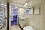 Badezimmer 1: Dusche (Rainshower), Haartrockner, WC - FeWo Strandidyll in PRORA - 9.31 - Top-Hundeurlaub