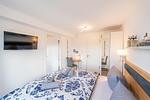 Schlafzimmer 2: Doppelbett (180x200), Smart-TV, Kleiderschrank, Schreibtisch - FeWo Meerlust in PRORA - 4.42 - Top-Hundeurlaub