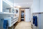 Badezimmer 1: Bad mit Regendusche, Haartrockner, WC, Sauna, Bidet - FeWo Sandburg in PRORA - 9.01 - Top-Hundeurlaub
