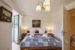 Schlafzimmer 1: 1 Doppelbett (180x200), TV, Zugang zum Balkon - FeWo Ostsee Bernstein in PRORA - 5.01 - Top-Hundeurlaub