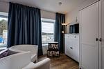 Schlafzimmer 2: Doppelbett (160x200), TV - FeWo Seepferdchen in PRORA - 9.07 - Top-Hundeurlaub