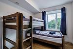 Schlafzimmer 2: Etagenbett und Einzelbett (je 90 x 200 cm), kleiner Schrank - FeWo Se(e)hnsucht in PRORA - 9.32 - Top-Hundeurlaub