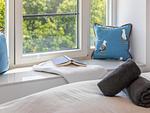 Schlafzimmer 1: Doppelbett (160x200), Kleiderschrank - FeWo Seeblick in PRORA - 2.54 - Top-Hundeurlaub