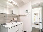 Badezimmer: Regendusche, WC, Haartrockner - FeWo Seeigel in PRORA - 6.34 - Top-Hundeurlaub