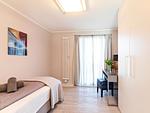 Schlafzimmer 2: Einzelbett (90x200), Kleiderschrank, Schreibtisch - FeWo Sonnenschein in PRORA / Indoorpool - Top-Hundeurlaub