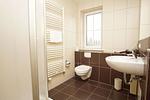 Badezimmer - Wohnung 03: Balkon, Boddenblick, Sauna- und Schwimmbadnutzung - Top-Hundeurlaub