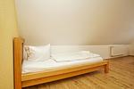 Schlafzimmer - Wohnung 03: Balkon, Boddenblick, Sauna- und Schwimmbadnutzung - Top-Hundeurlaub